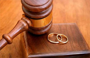 Можно ли развестись и продать имущество без ведома второго из супругов?